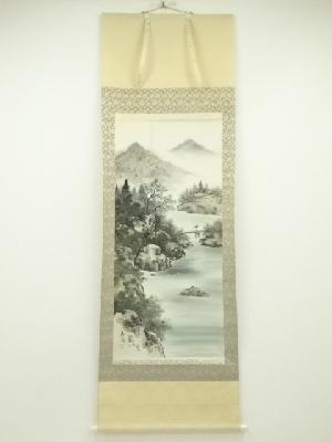 和美筆　淡色山水　肉筆絹本掛軸（共箱）